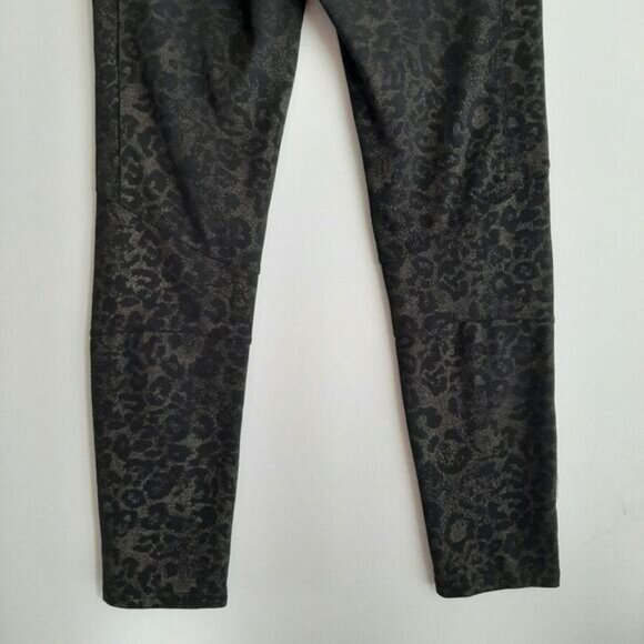FREE PEOPLE Leopard Pull-On Crop Leggings Sz M Flawed - Picture 9 of 14